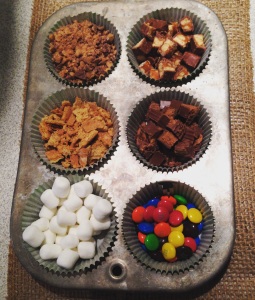 Carmel Apple Bar Toppings: Graham Crackers, Oreos, Marshmallows, Heath, Snickers, Peanut Butter Cup, M & M's